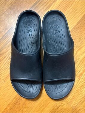 Dawgs Black Comfort Slide with Textured Footbed